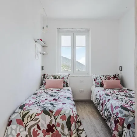 Gorgeous In Apartment *